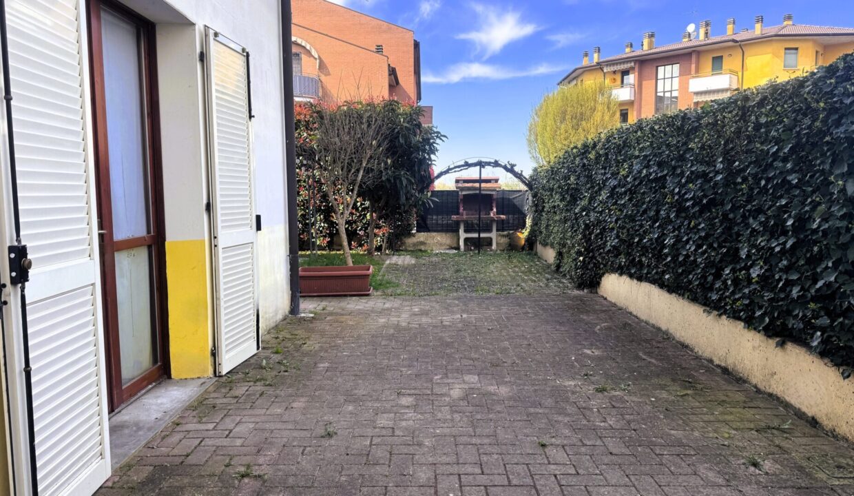 cortile appartamento con giardino Colorno