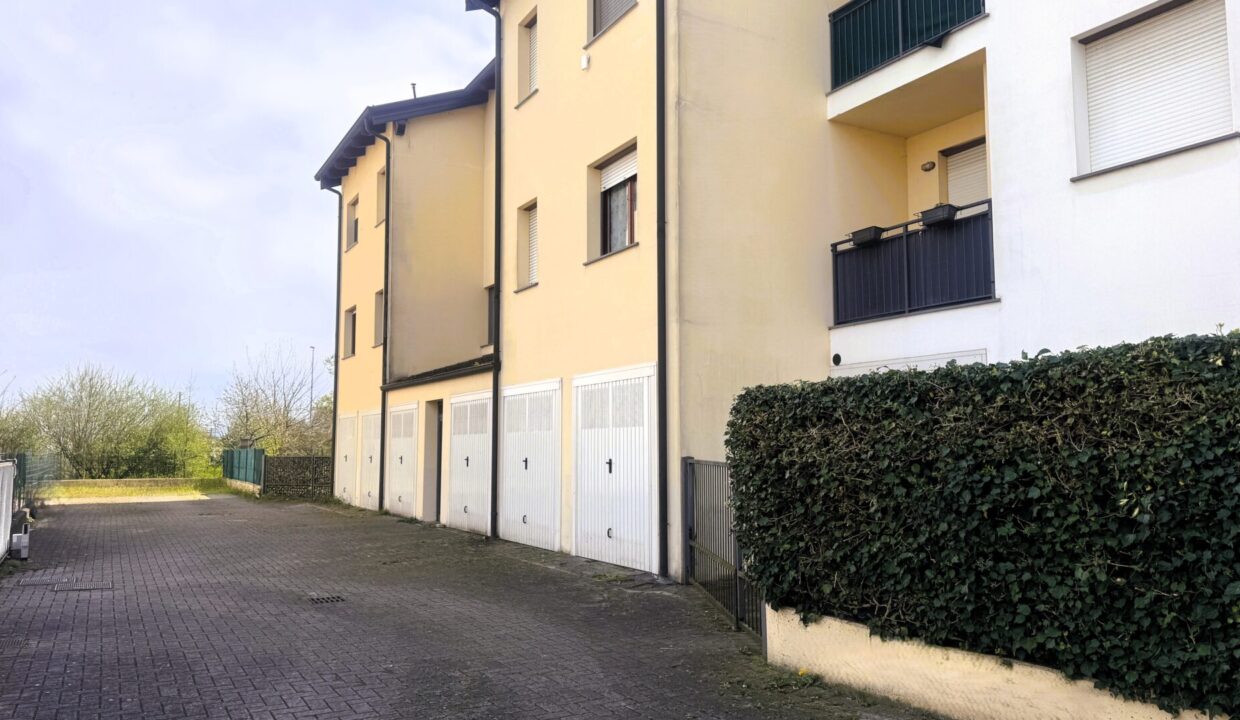 cortile comune appartamento con giardino Colorno