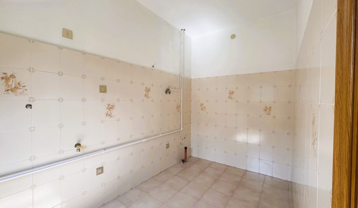 cucina piano terra villetta indipendente con giardino Colorno