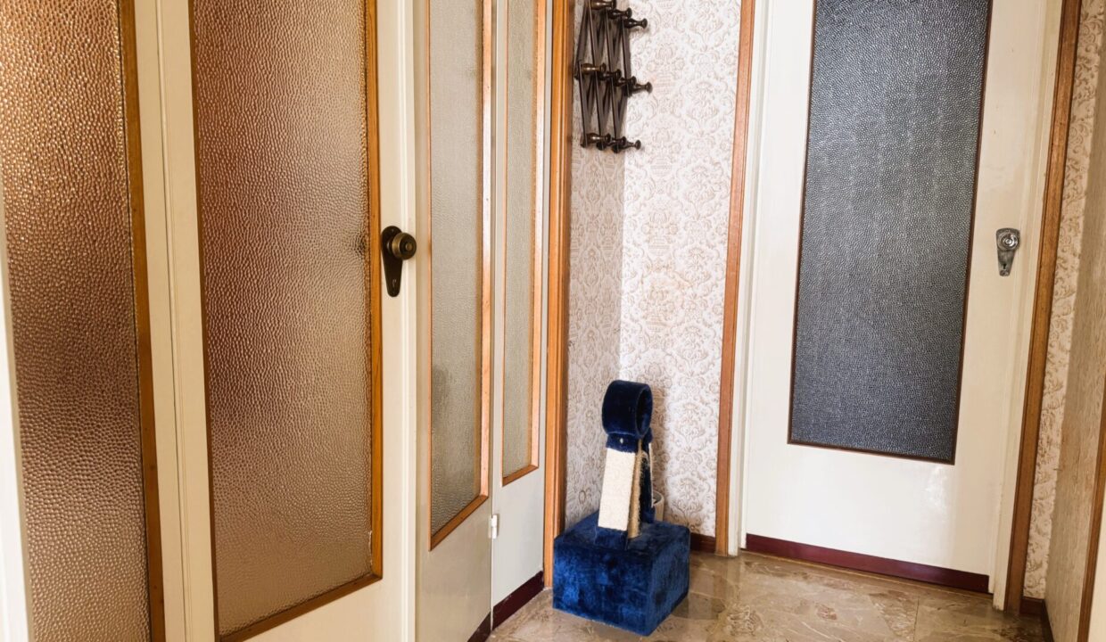 disimpegno appartamento in trifamiliare Parma zona Montanara