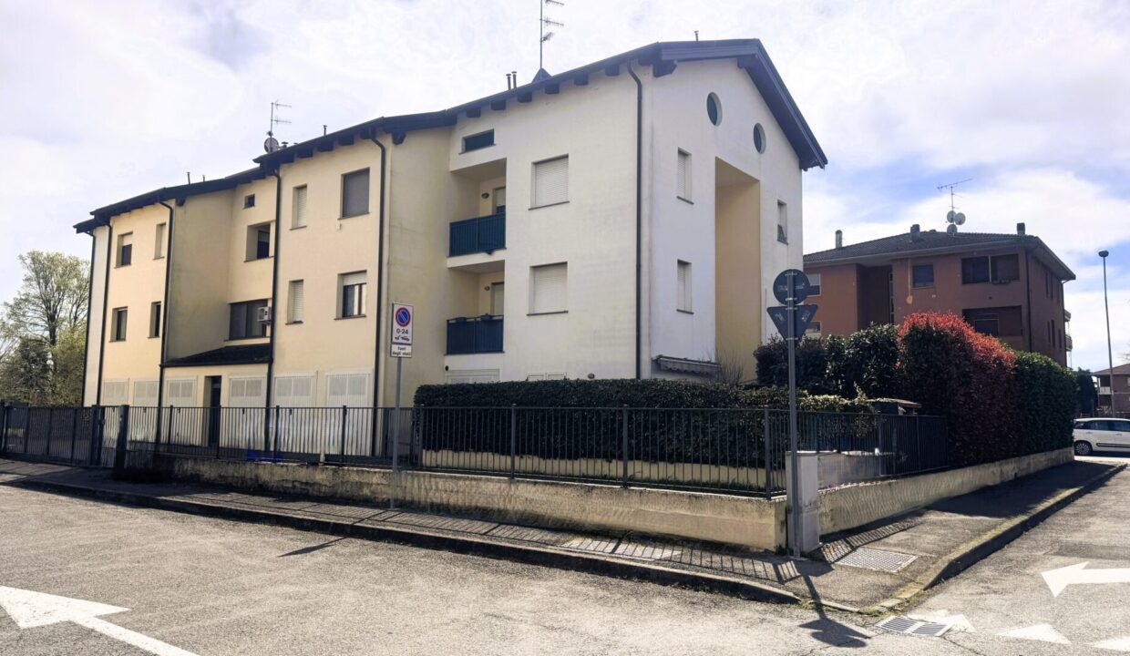 facciata appartamento con giardino Colorno