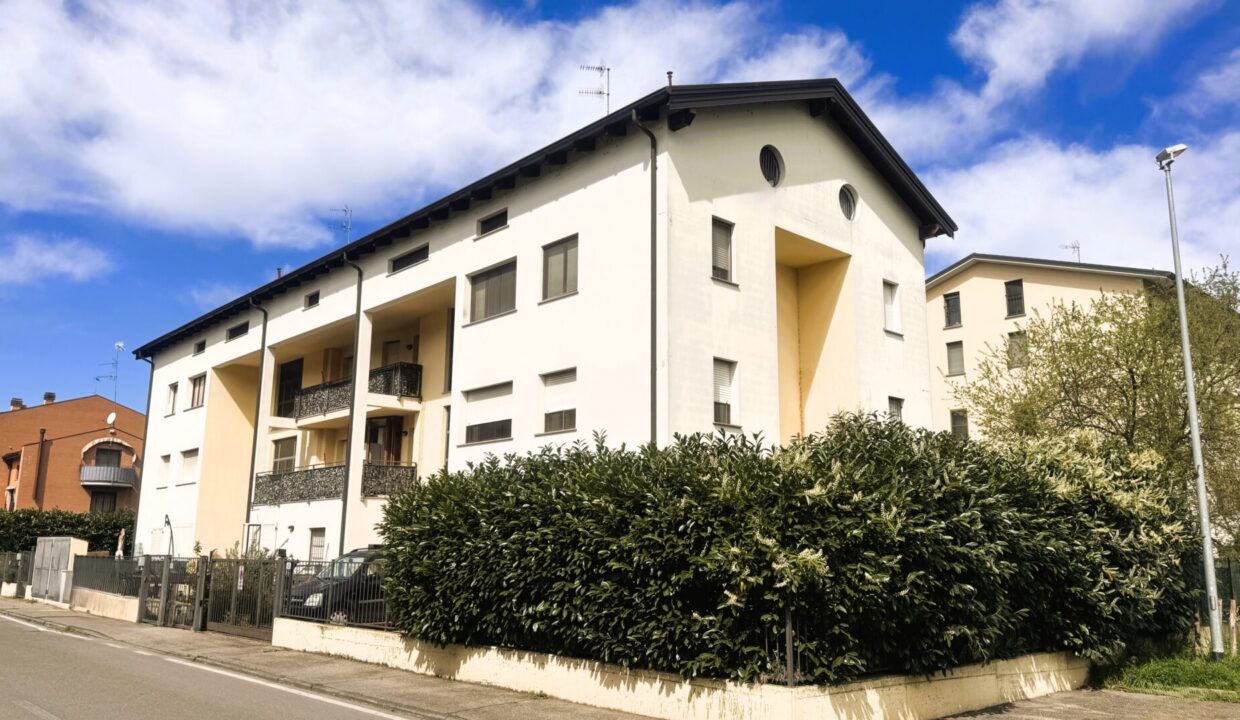facciata appartamento con giardino Colorno