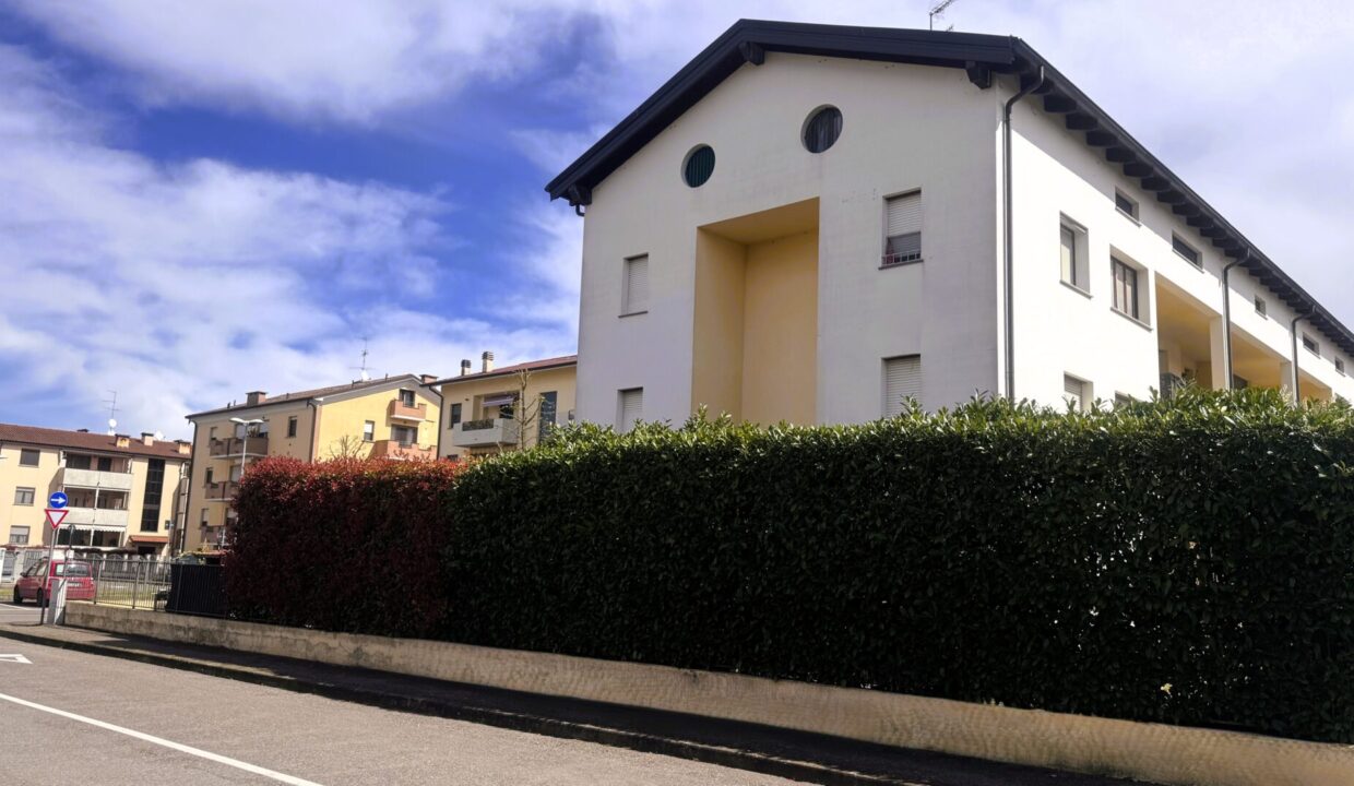 facciata appartamento con giardino Colorno