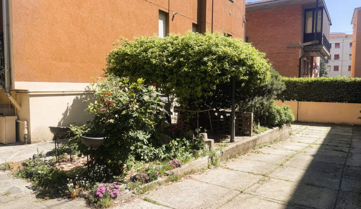 giardino appartamento in trifamiliare Parma zona Montanara