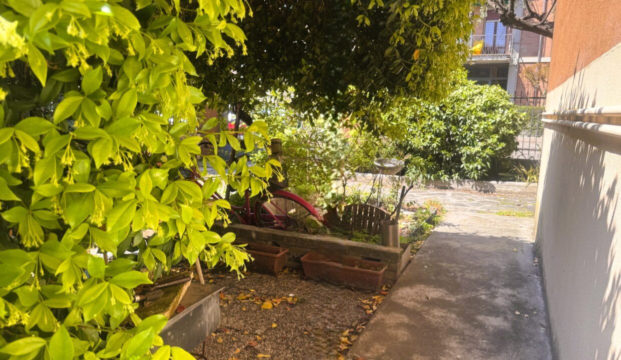 giardino appartamento in trifamiliare Parma zona Montanara