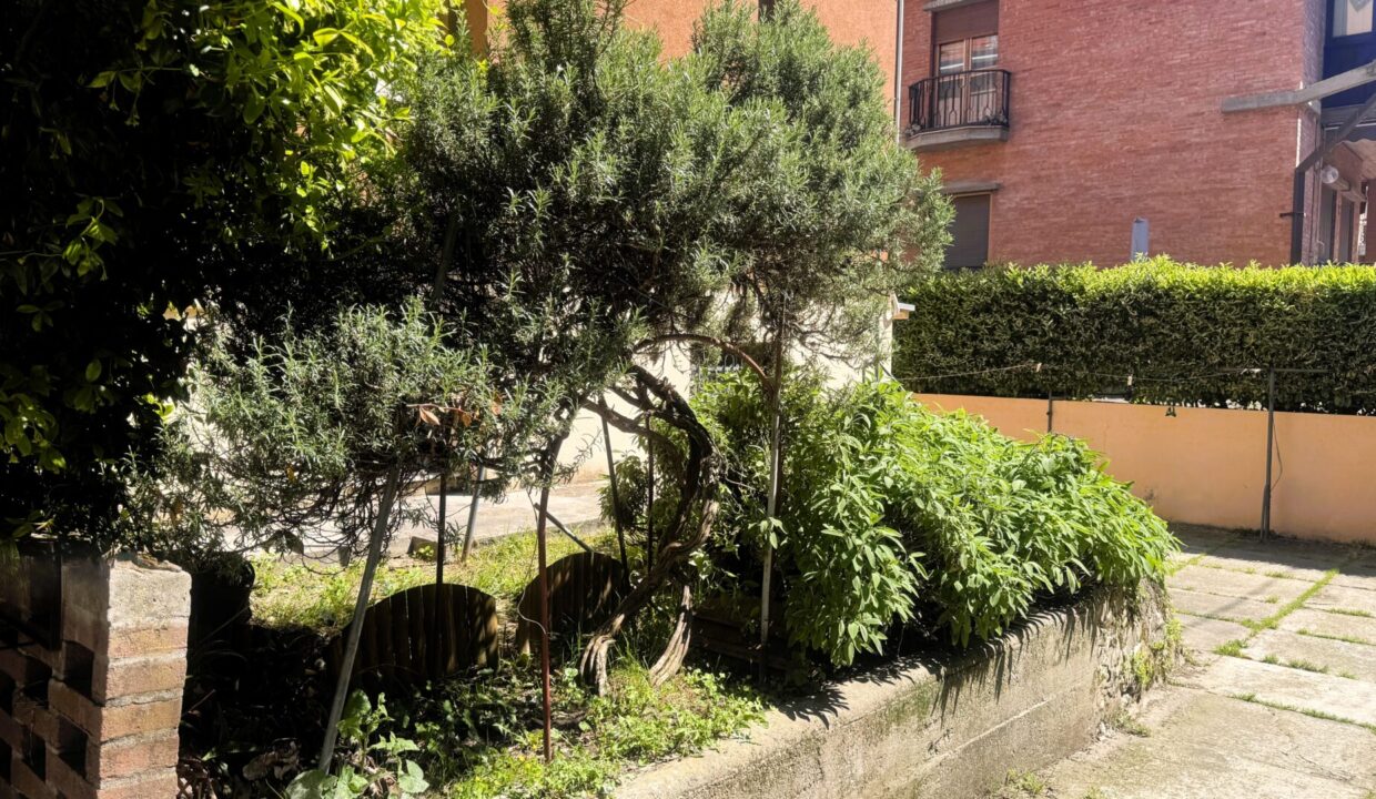 giardino appartamento in trifamiliare Parma zona Montanara