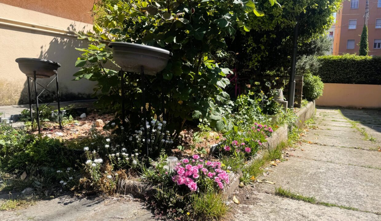 giardino appartamento in trifamiliare Parma zona Montanara