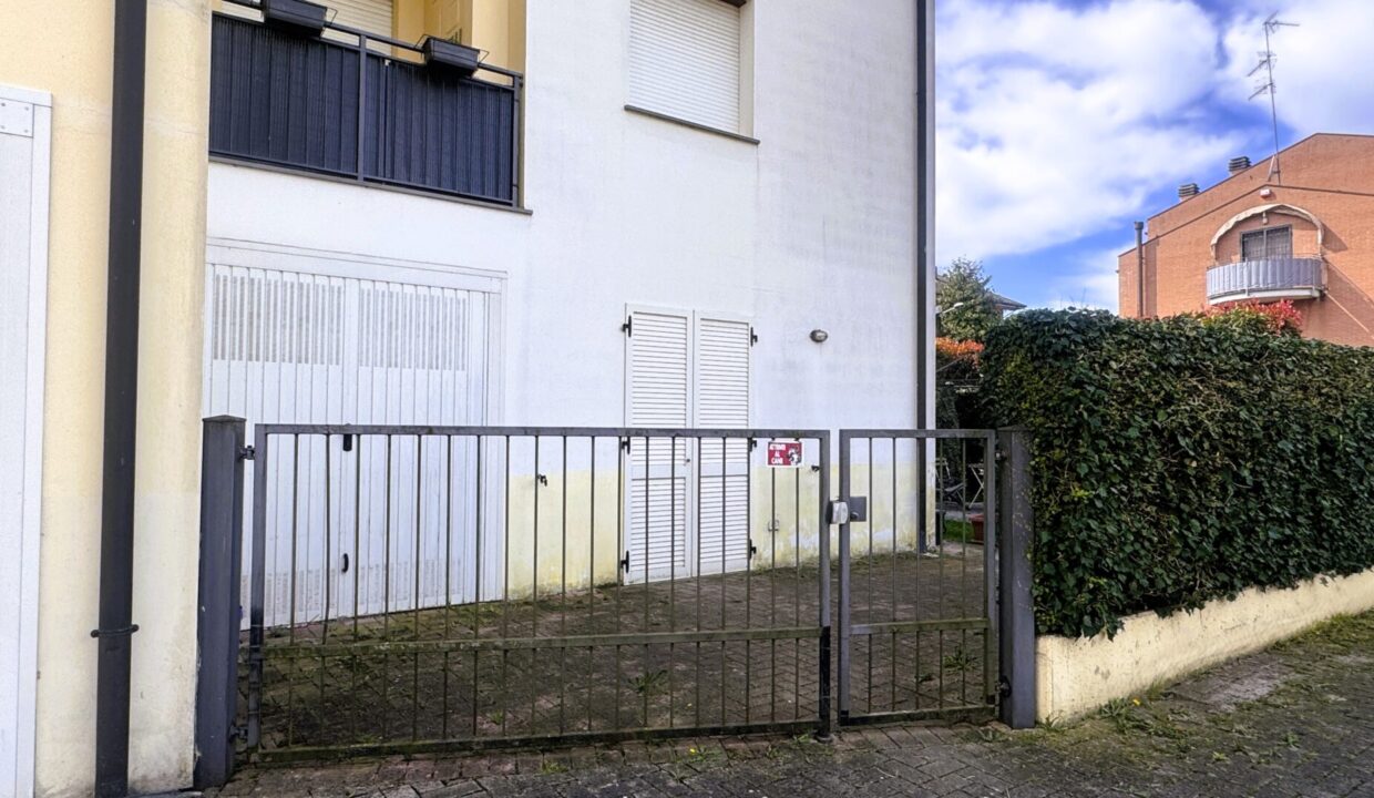 ingresso appartamento con giardino Colorno