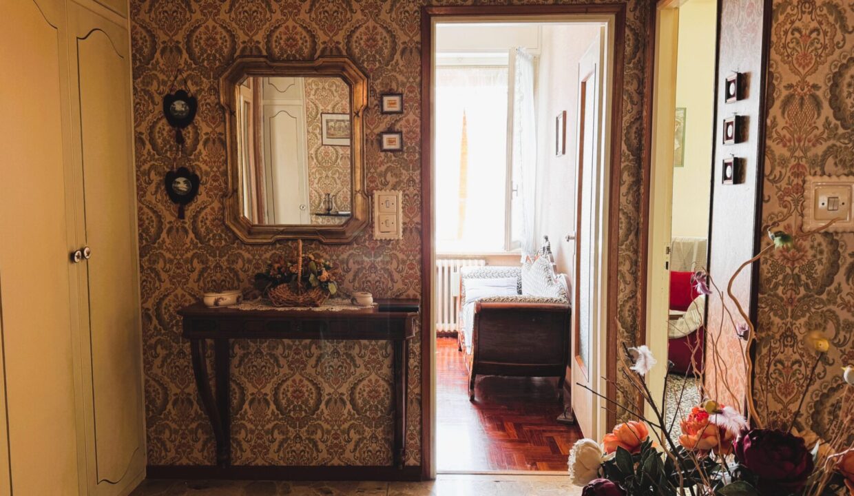 ingresso appartamento in trifamiliare Parma zona Montanara