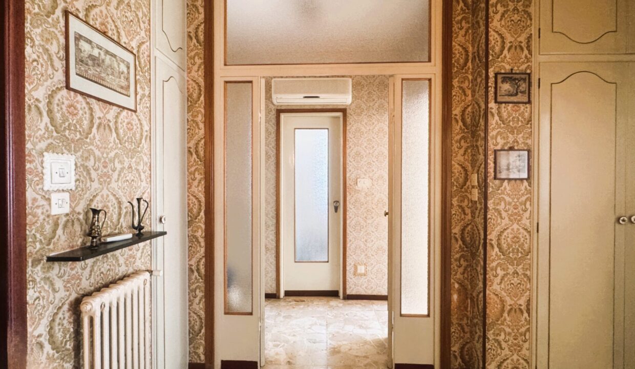 ingresso appartamento in trifamiliare Parma zona Montanara