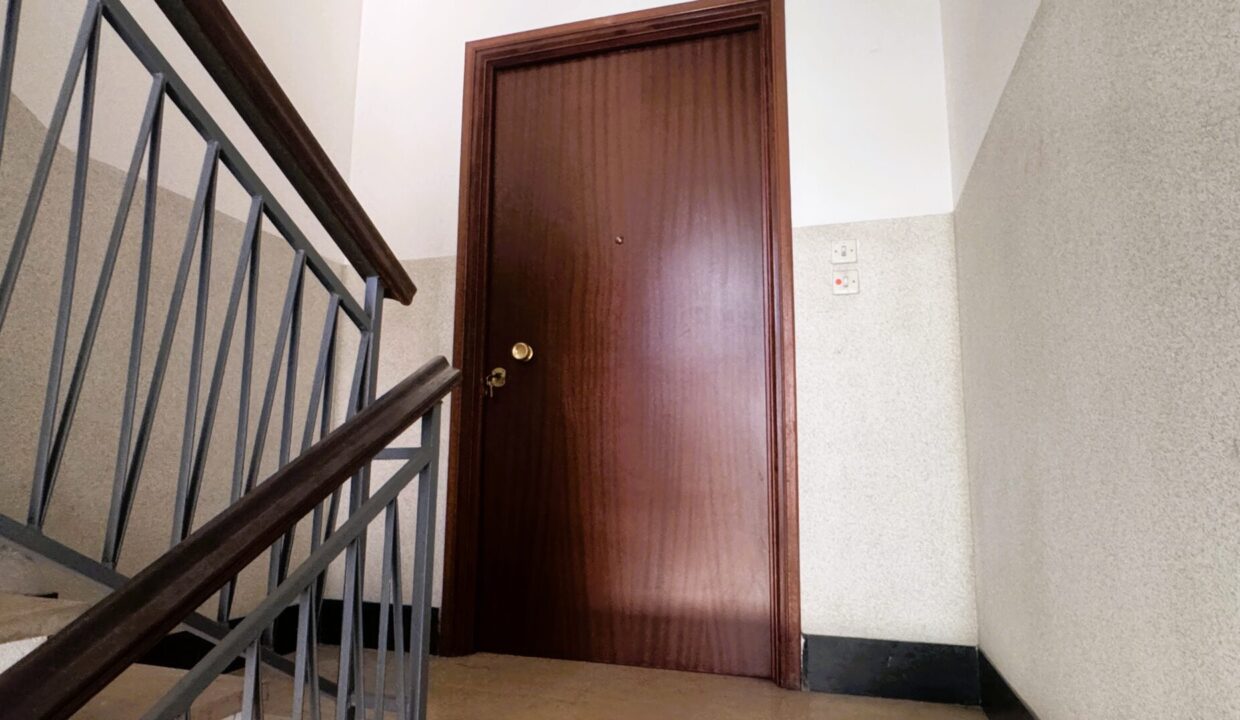 ingresso appartamento in trifamiliare Parma zona Montanara