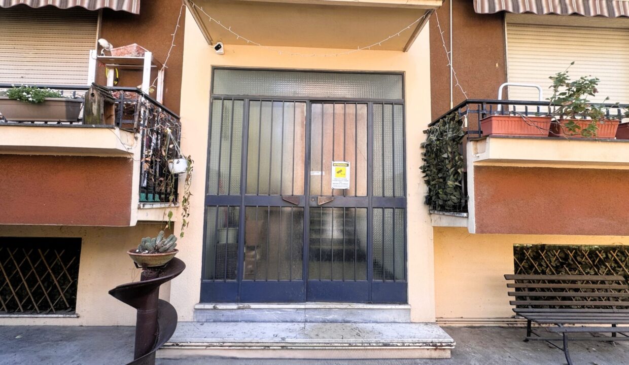 ingresso esterno appartamento in trifamiliare Parma zona Montanara