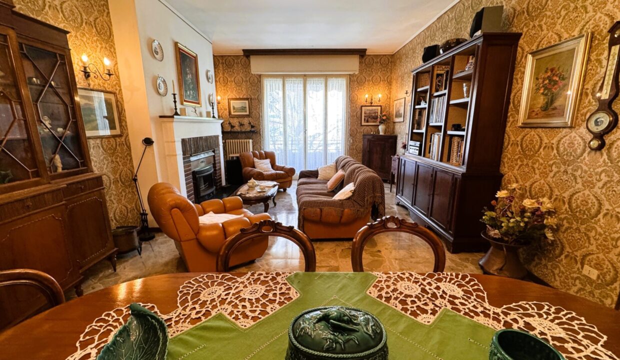 salone appartamento in trifamiliare Parma zona Montanara