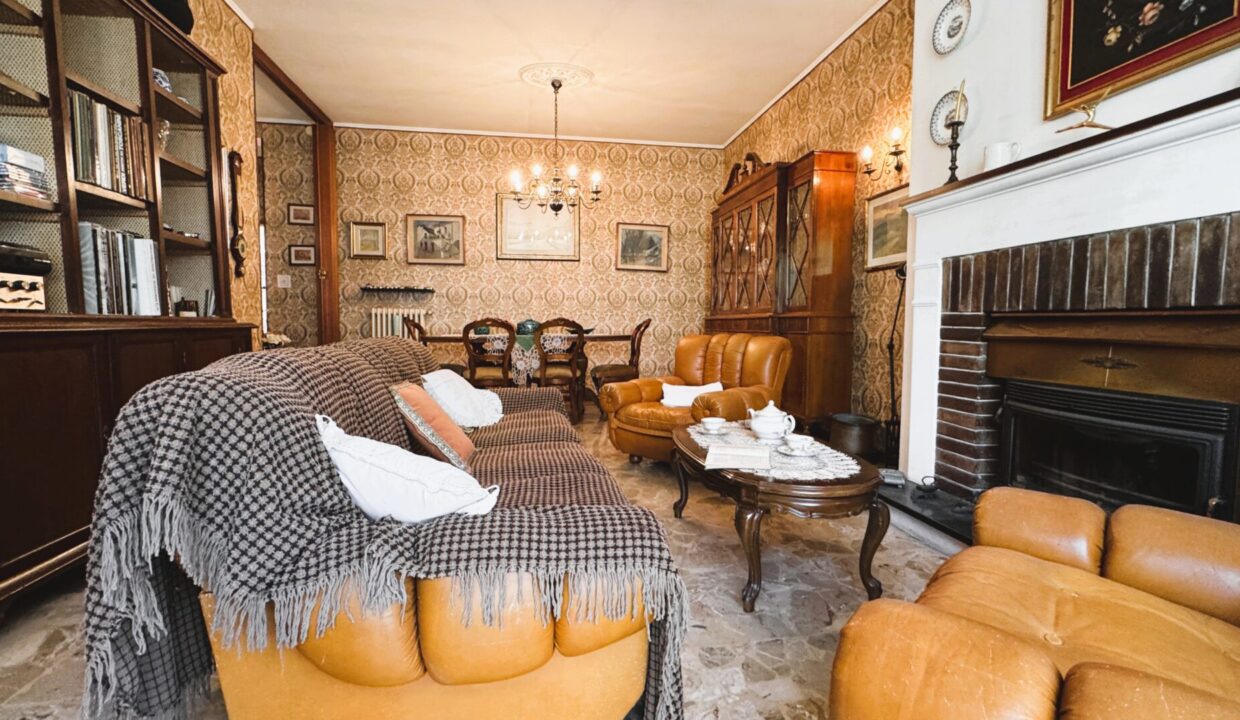 salone appartamento in trifamiliare Parma zona Montanara