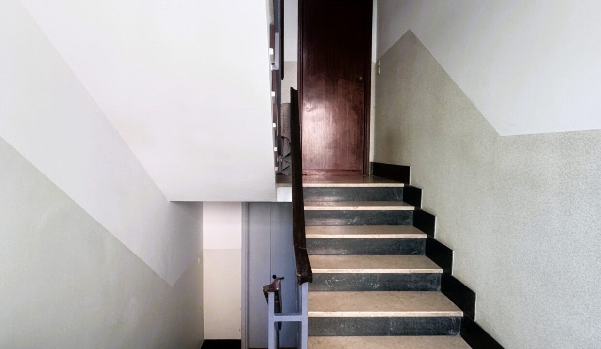 scale appartamento in trifamiliare Parma zona Montanara