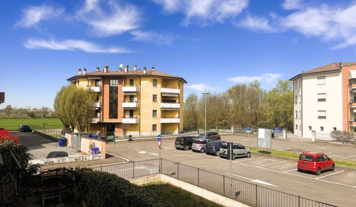 vista balcone appartamento con giardino Colorno