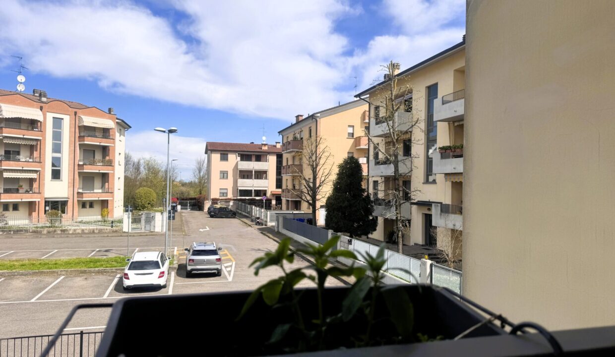 vista balcone appartamento con giardino Colorno