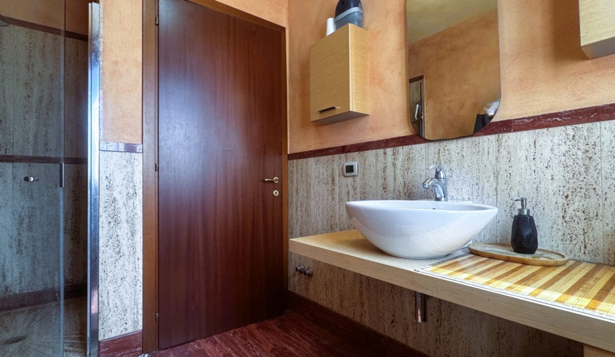 bagno appartamento con giardino Mezzano Inferiore