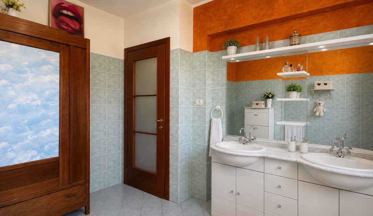 bagno 1°piano casa ristrutturata con giardino Colorno campagna