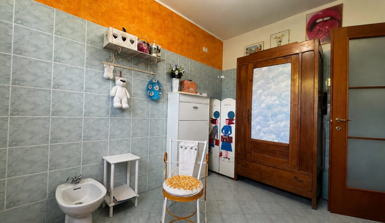 bagno 1°piano casa ristrutturata con giardino Colorno campagna