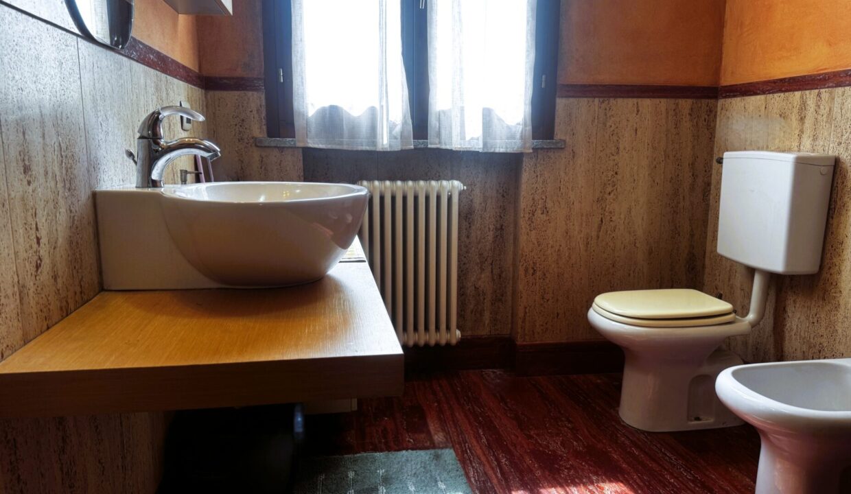 bagno appartamento con giardino Mezzano Inferiore