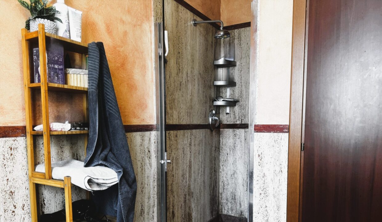 bagno appartamento con giardino Mezzano Inferiore