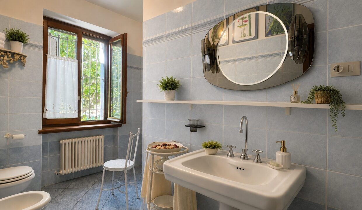 bagno piano terra casa ristrutturata con giardino Colorno campagna