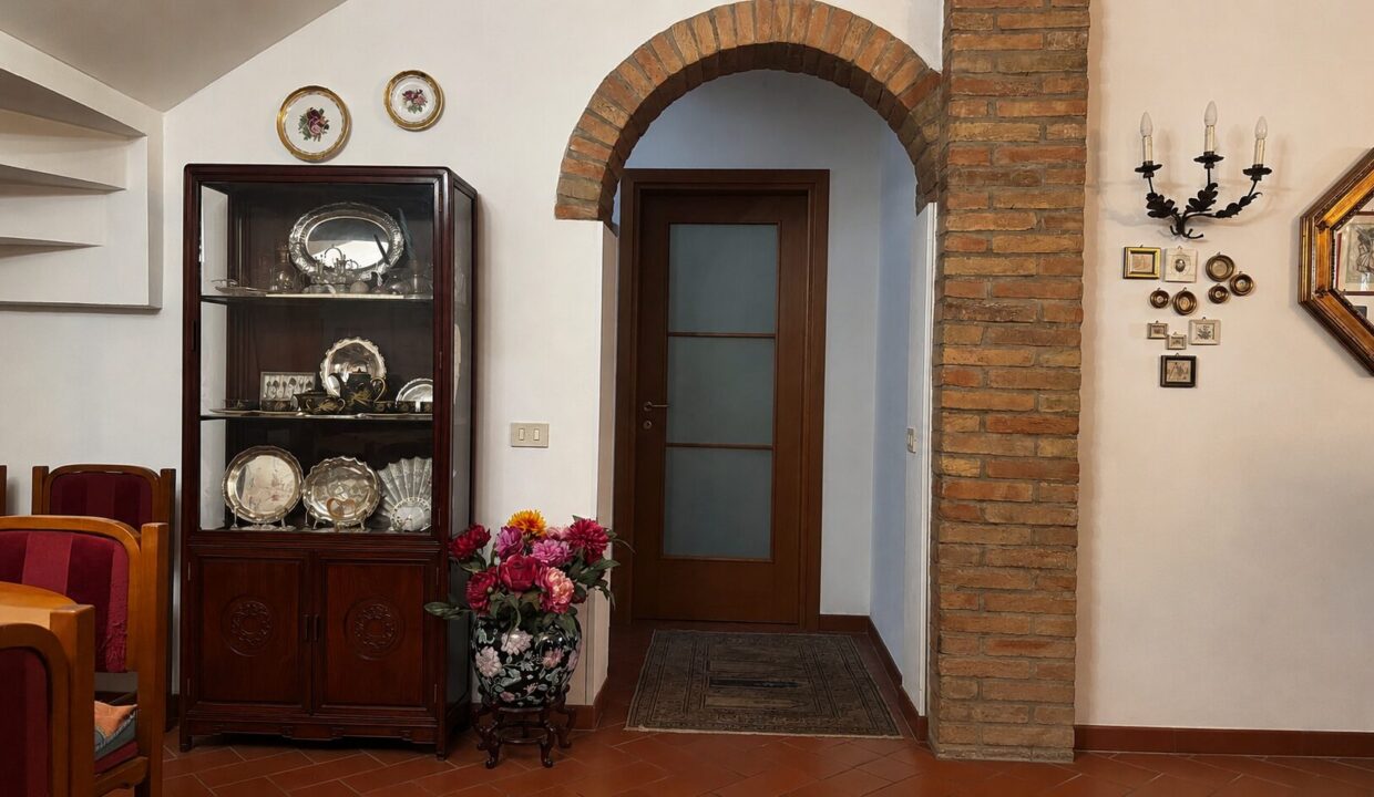 dettaglio casa ristrutturata con giardino Colorno campagna