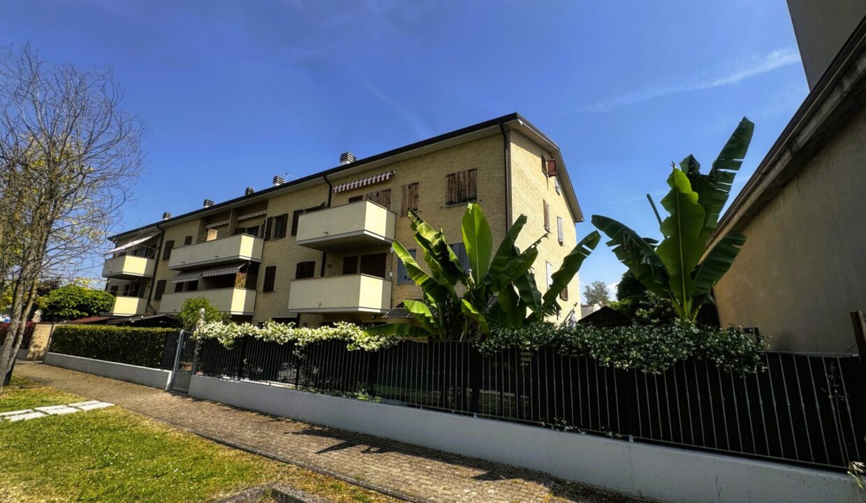 facciata appartamento con giardino Mezzano Inferiore