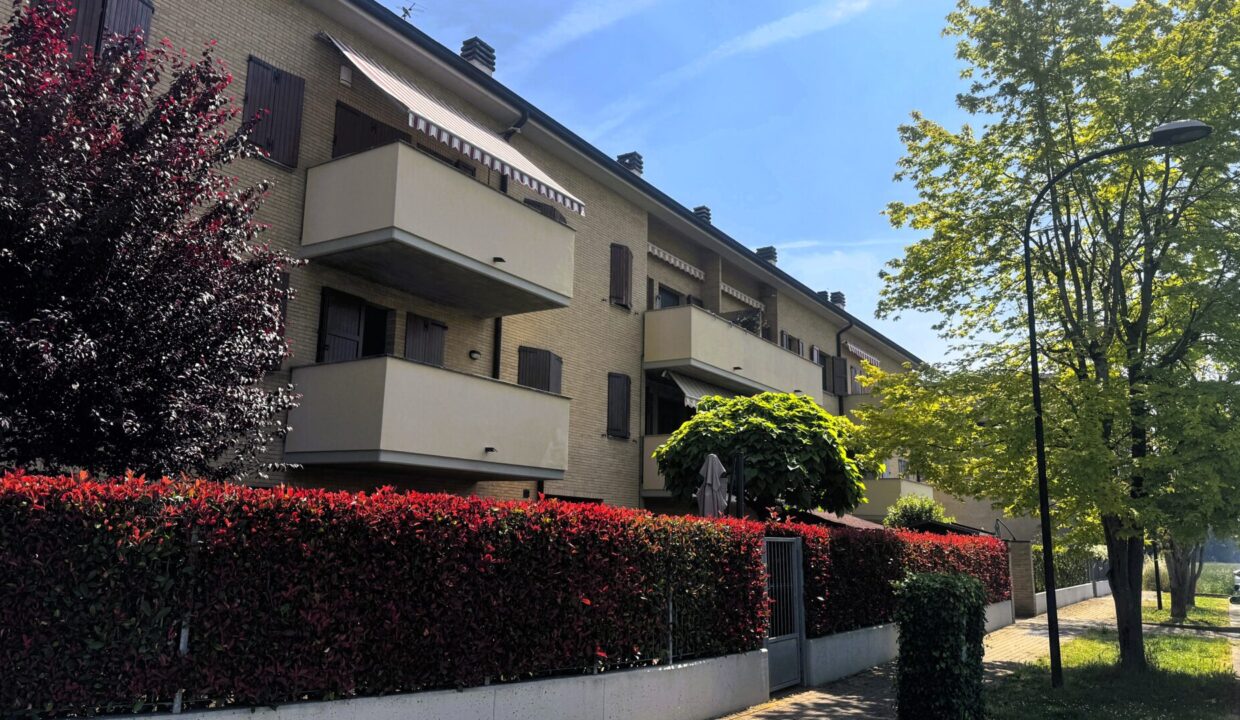 facciata appartamento con giardino Mezzano Inferiore