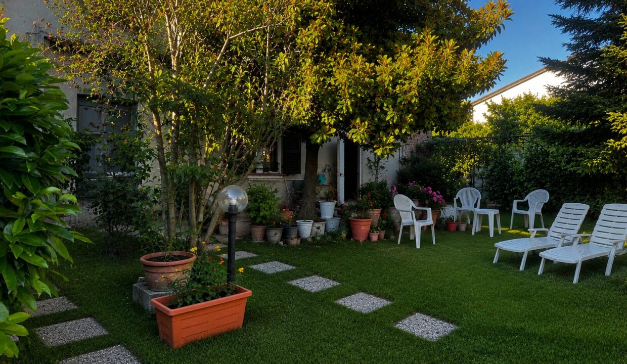 giardino casa ristrutturata con giardino Colorno campagna