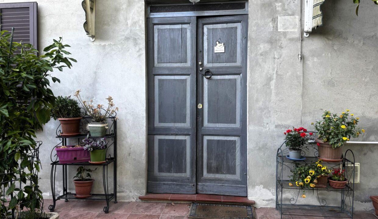 ingresso casa ristrutturata con giardino Colorno campagna