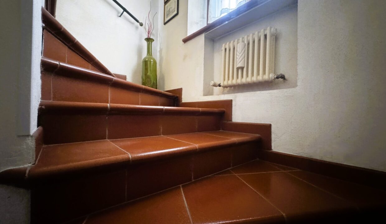 scale casa ristrutturata con giardino Colorno campagna