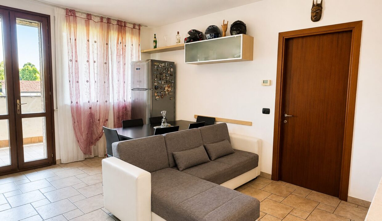 soggiorno appartamento con giardino Mezzano Inferiore