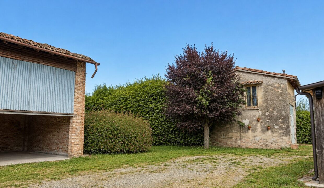 zona casa ristrutturata con giardino Colorno campagna