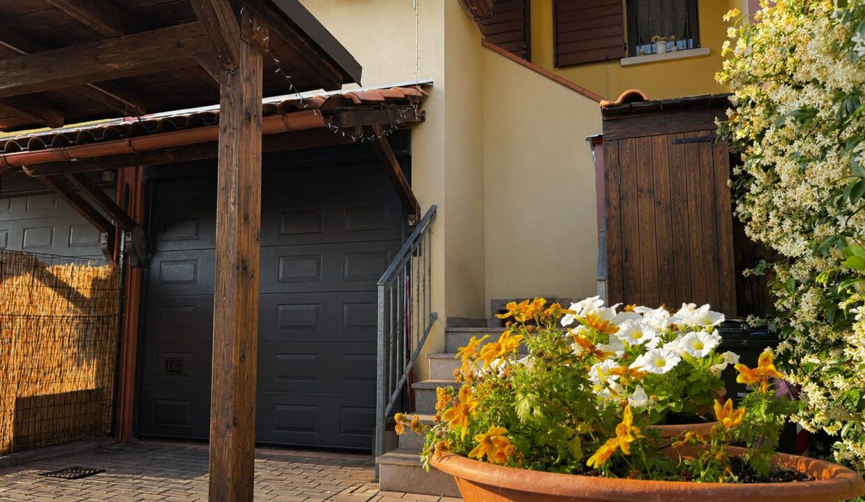 cortile villetta a schiera San Secondo campagna