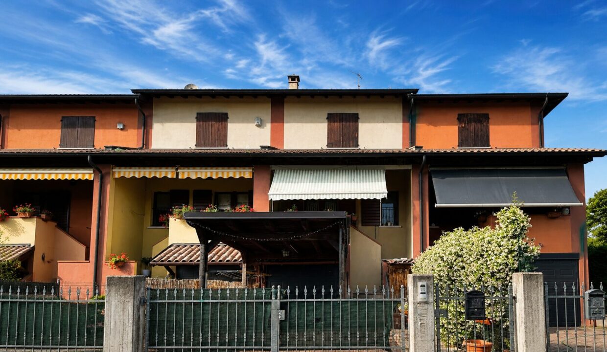 facciata villetta a schiera San Secondo campagna