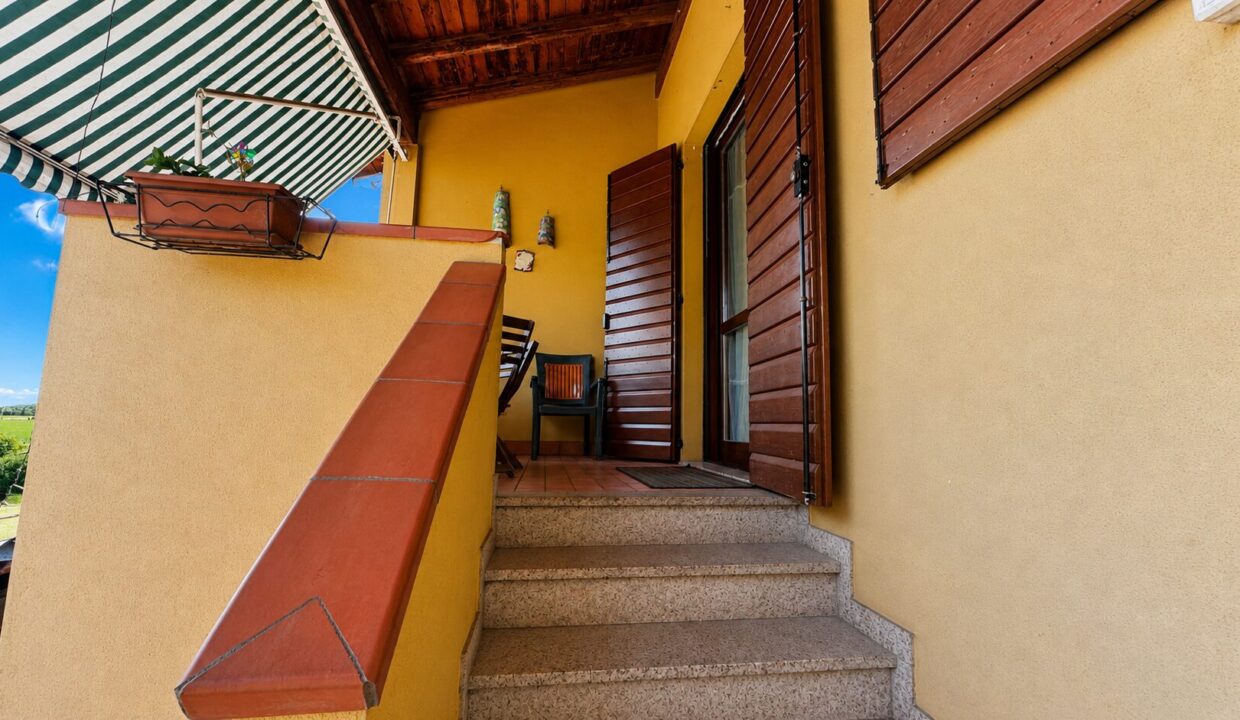 scala ingresso  villetta a schiera San Secondo campagna